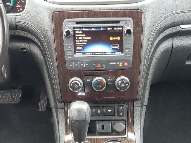 Used 2015 Chevrolet Traverse LT w/ Style and Technology Package FWD image 24