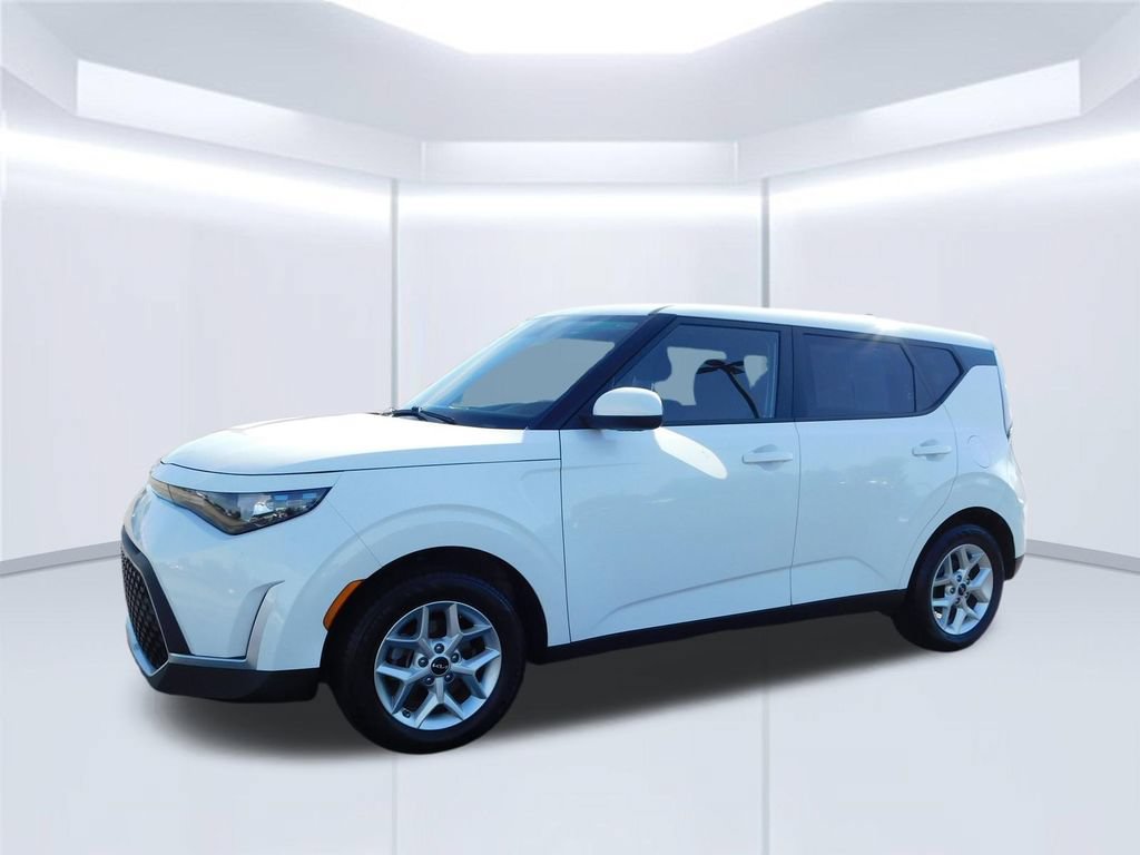 Used 2025 Kia Soul LX w/ LX Technology Package FWD image 7
