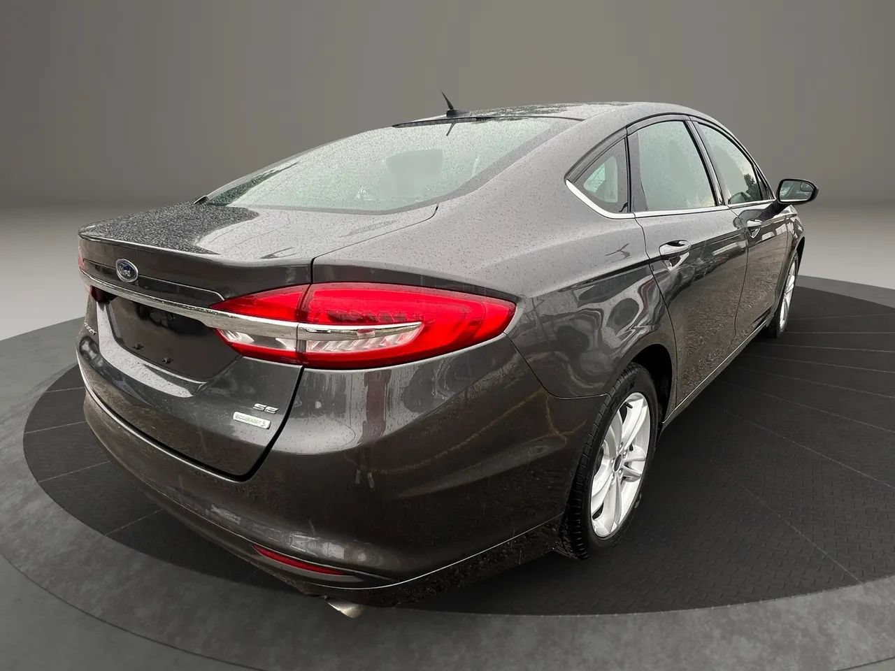 Used 2018 Ford Fusion SE FWD image 6