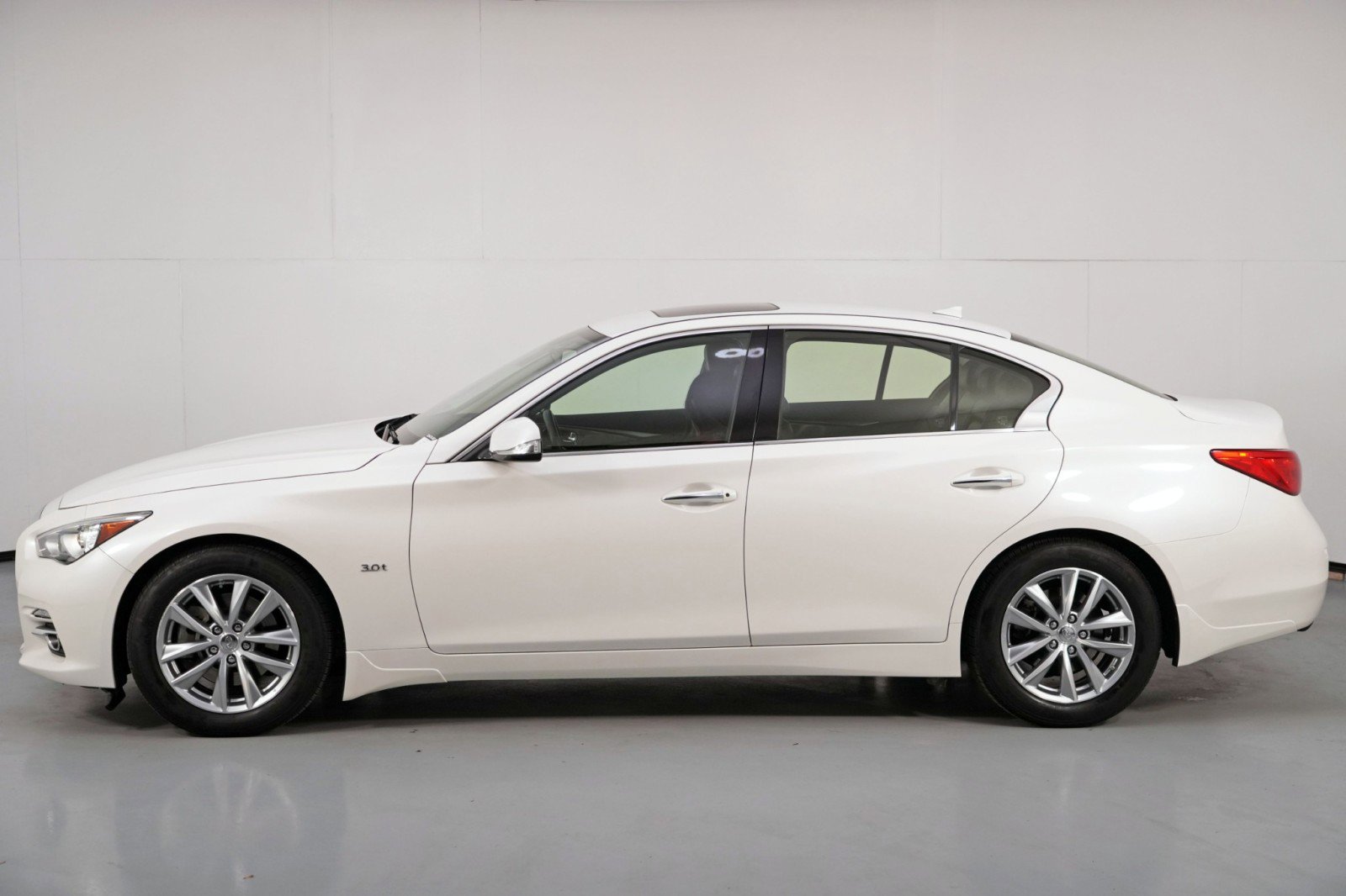 Used 2017 INFINITI Q50 3.0t Premium w/ 3.0T Premium Plus Package image 50