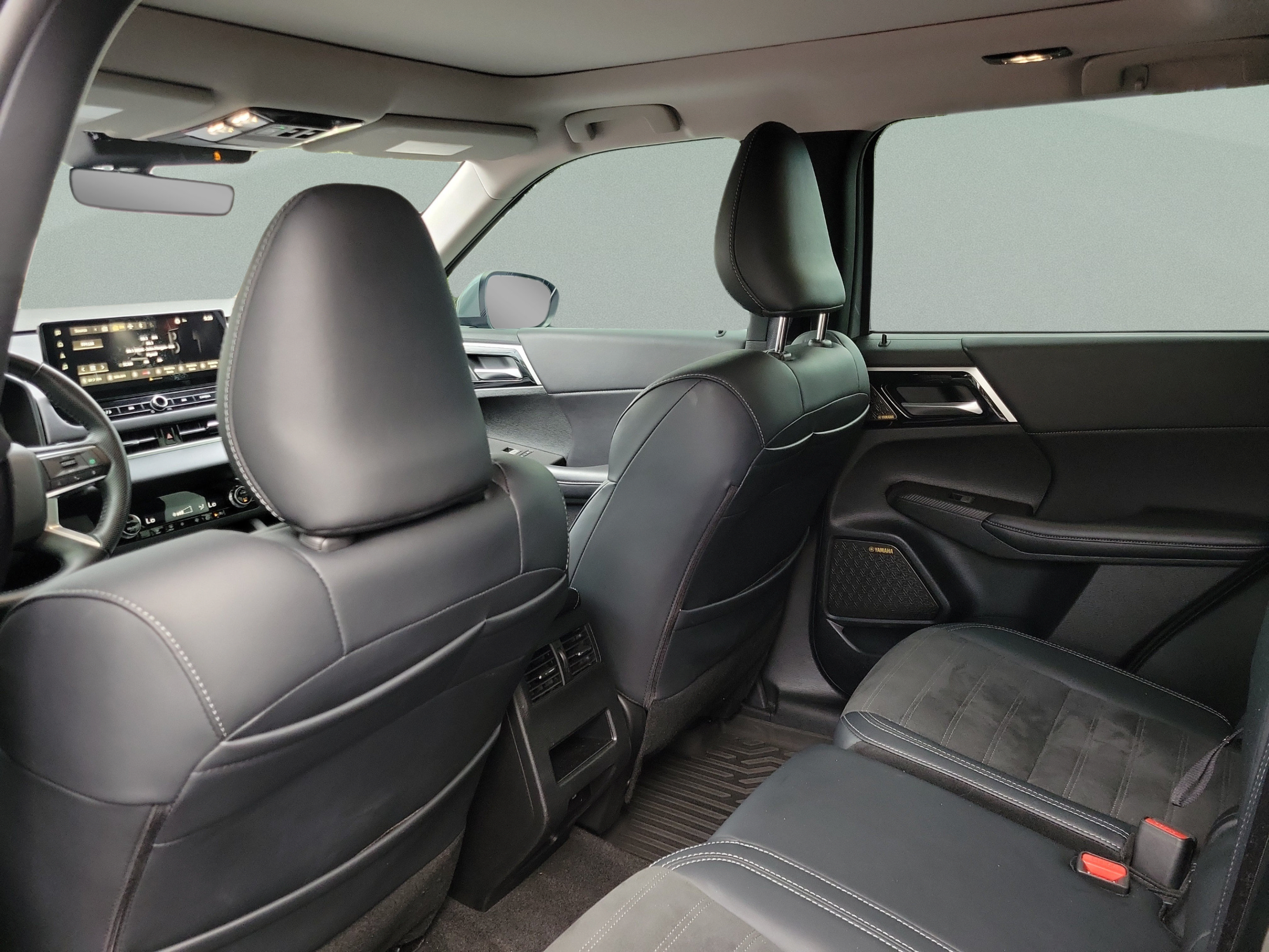 Used 2025 Mitsubishi Outlander SE FWD image 23