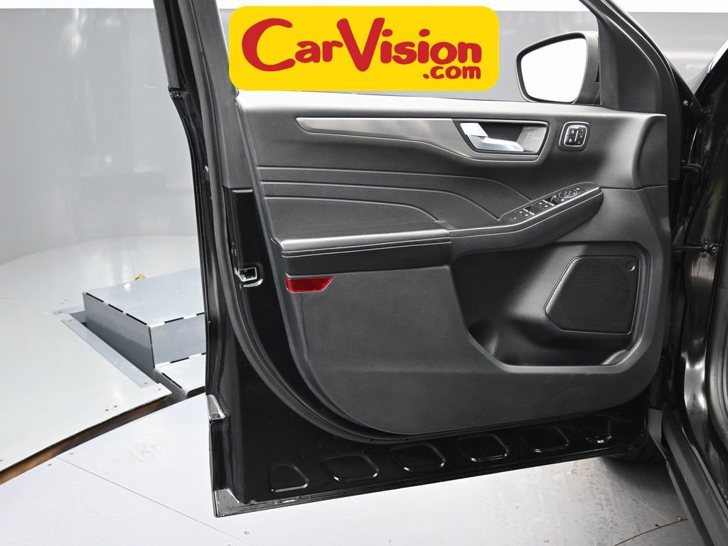 Used 2022 Ford Escape Titanium image 41