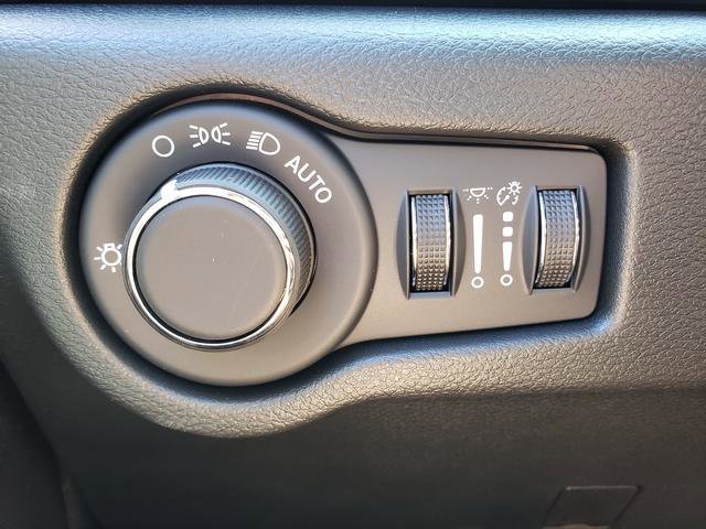 New 2026 Chrysler Voyager LX image 22