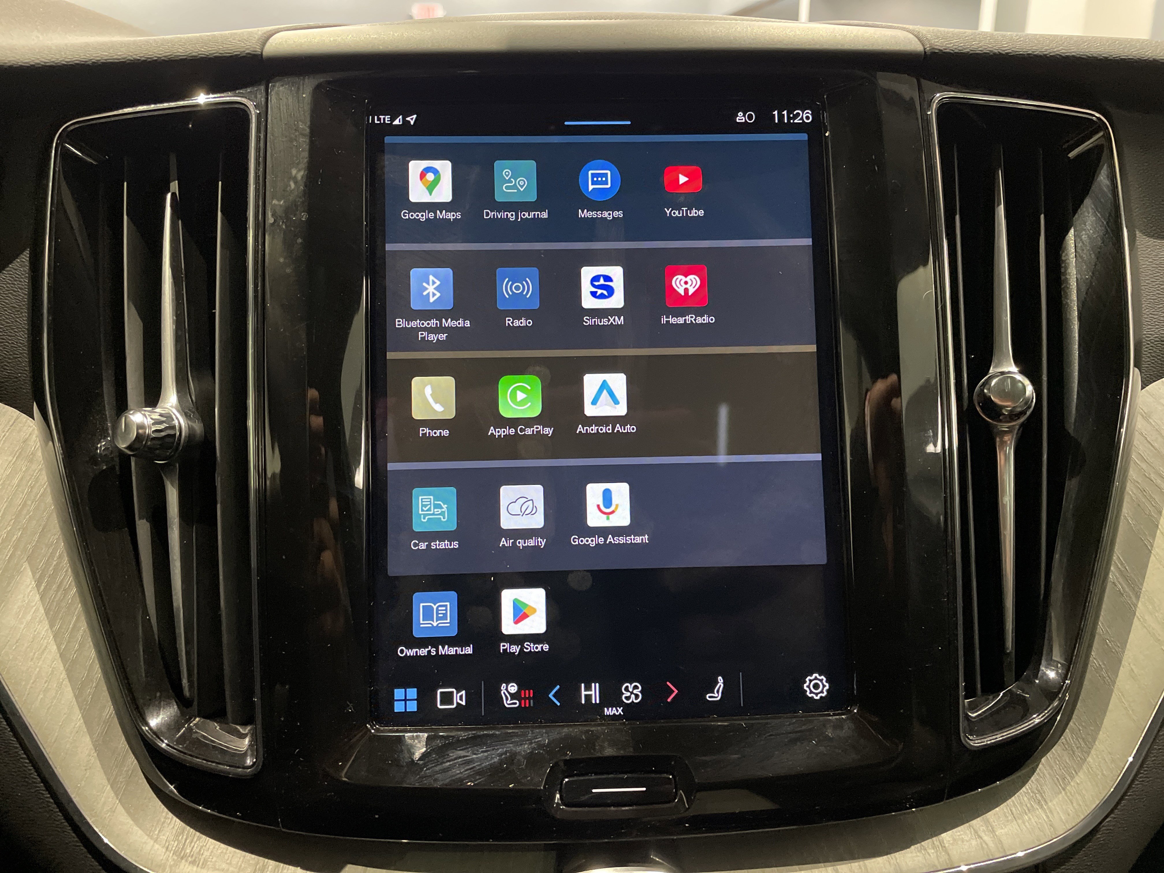 Used 2025 Volvo XC60 B5 Plus image 26