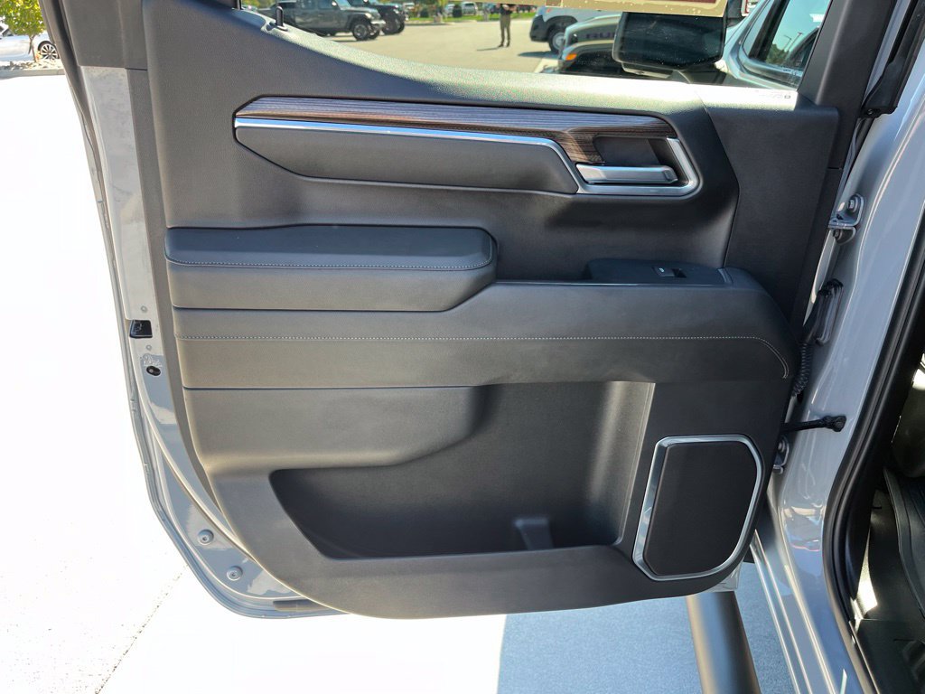 Used 2024 Chevrolet Silverado 1500 RST AWD/4WD image 18