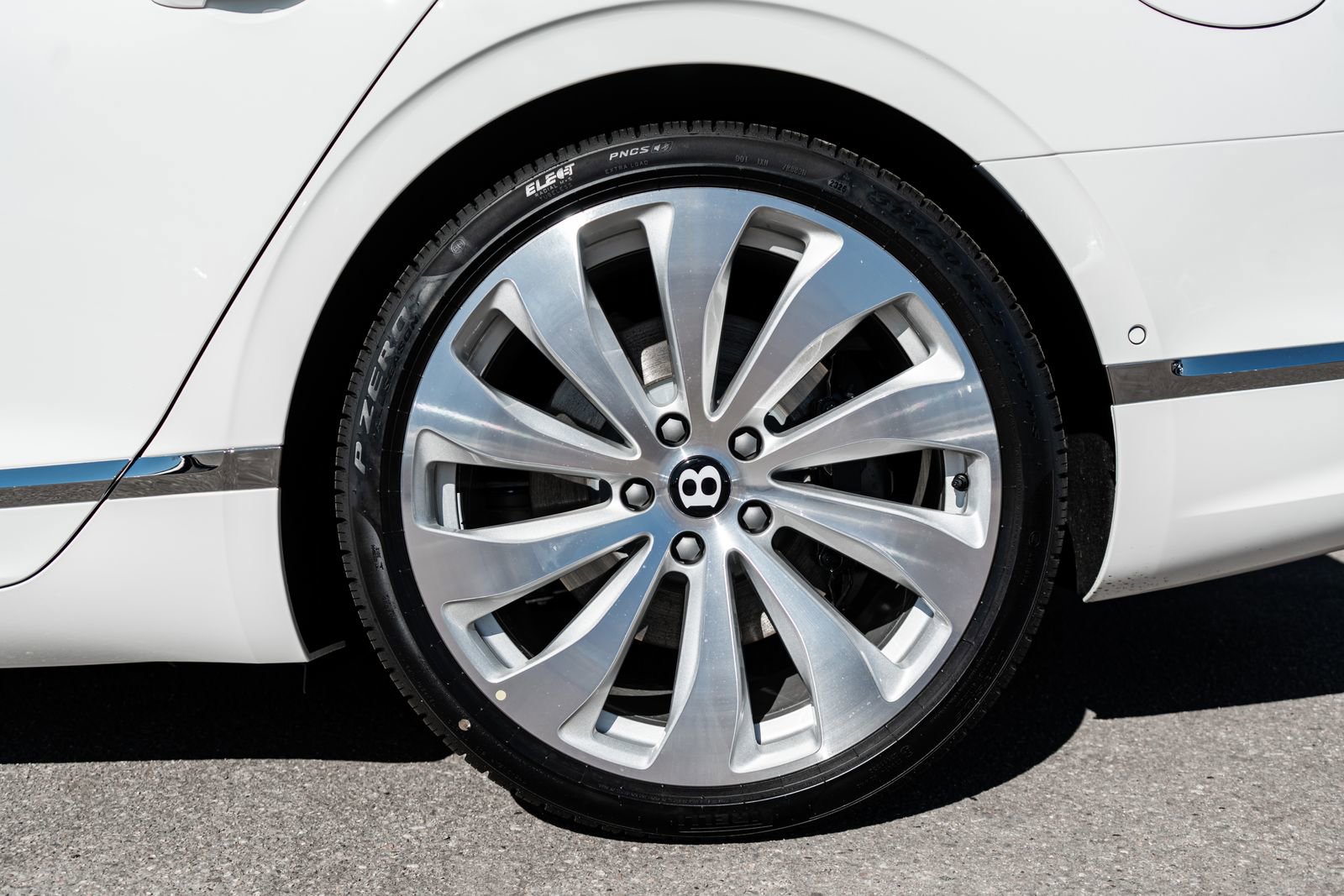 New 2026 Bentley Flying Spur Plug-In Hybrid image 8