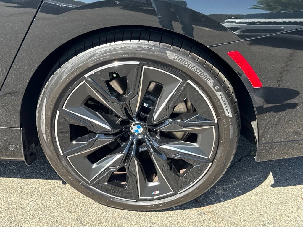 Used 2026 BMW i7 xDrive60 w/ Executive Package AWD/4WD image 14