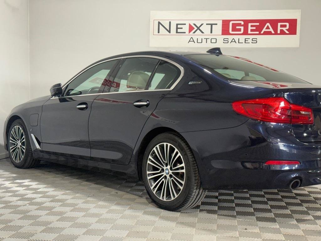Used 2018 BMW 530e w/ Premium Package 2 RWD image 7