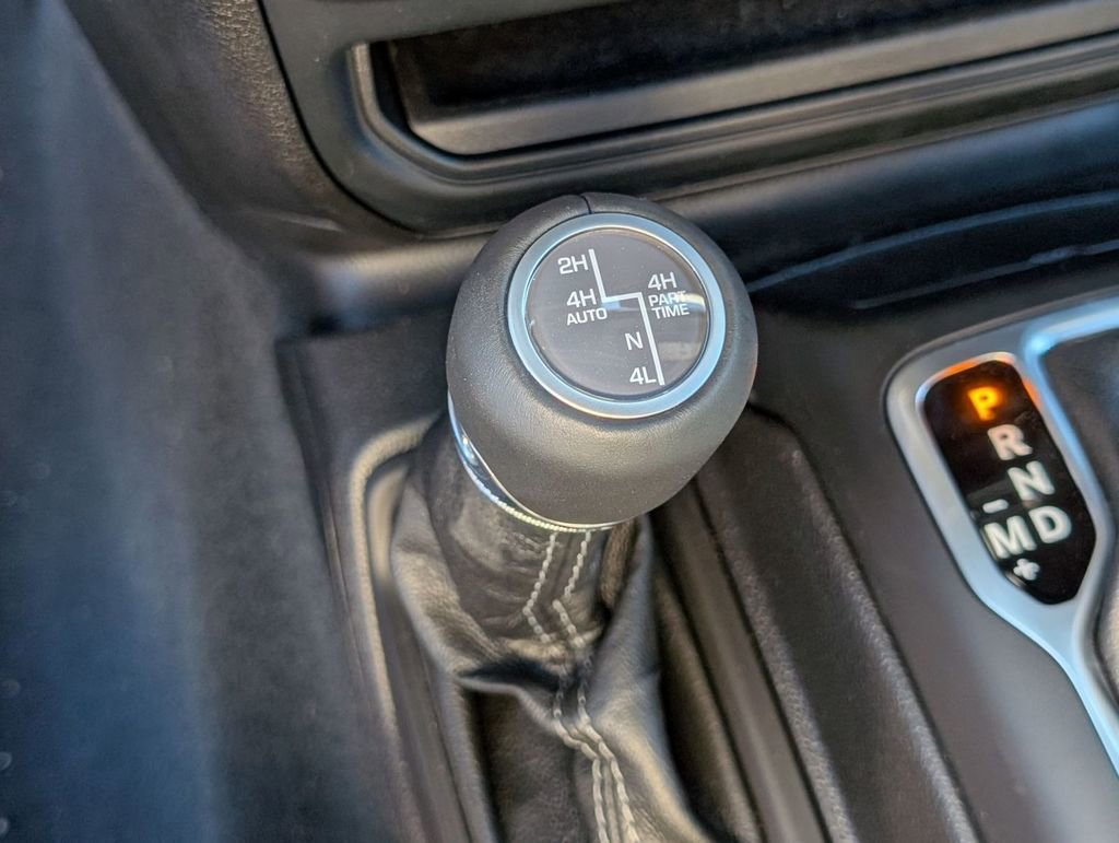 Used 2024 Jeep Wrangler Unlimited Sahara image 33