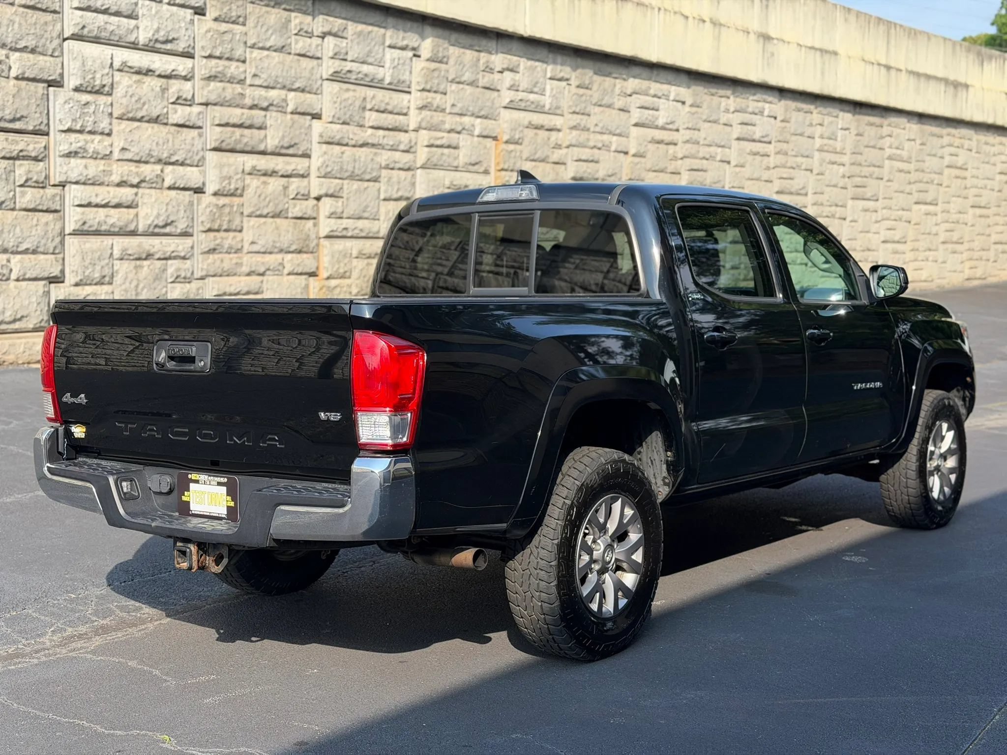 Used 2017 Toyota Tacoma SR5 w/ Tow Package AWD/4WD image 7