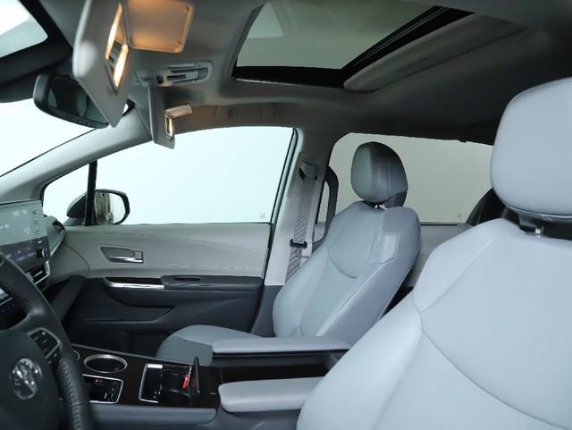 Used 2024 Toyota Sienna XLE image 23