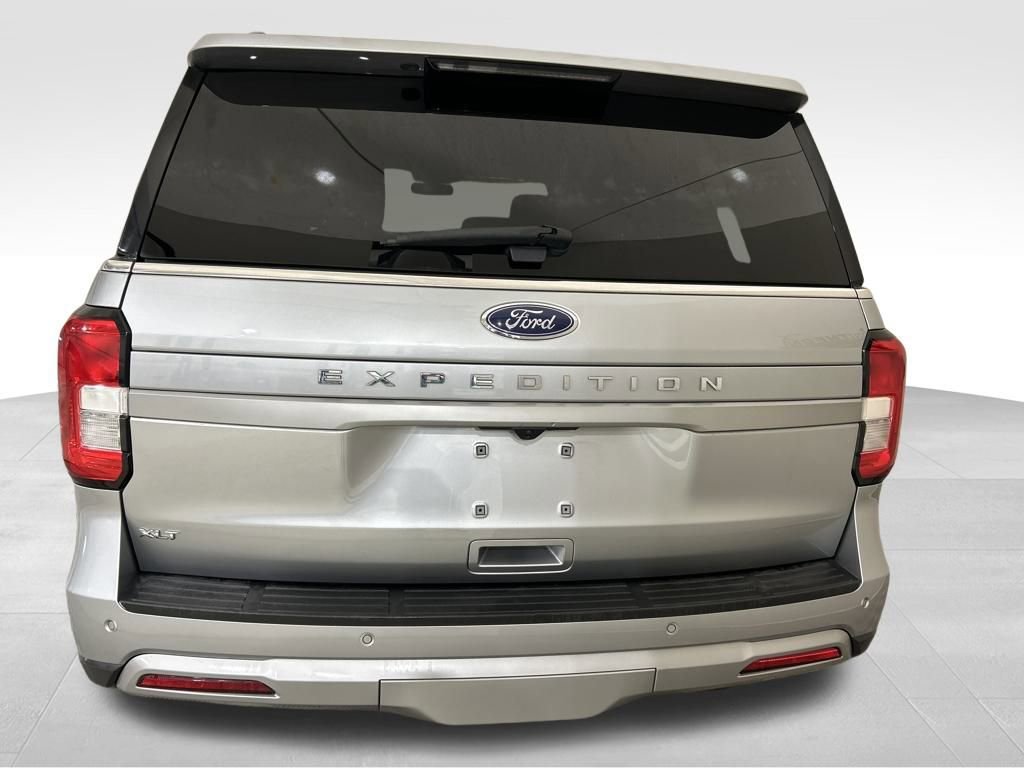 Used 2024 Ford Expedition XLT image 4