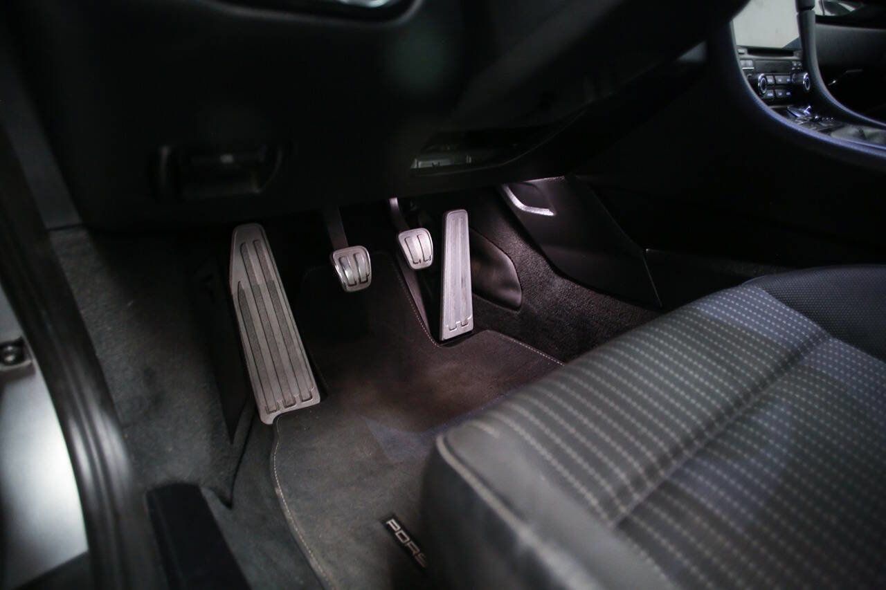 Used 2018 Porsche 911 Carrera T image 18