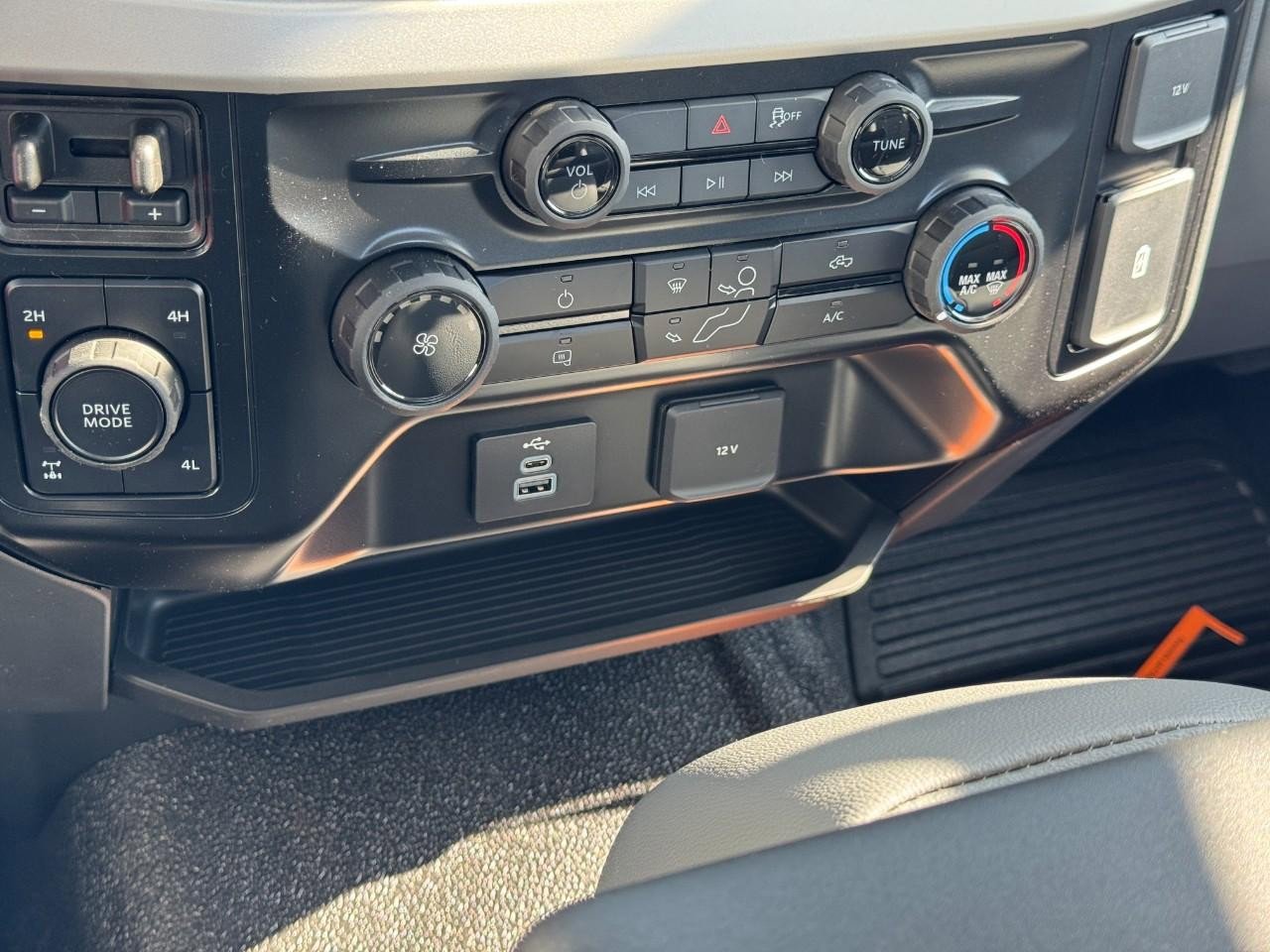 New 2026 Ford F250 XL w/ XL Chrome Package image 16
