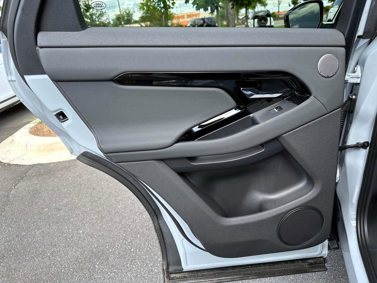 Used 2024 Land Rover Range Rover Evoque Dynamic SE image 10