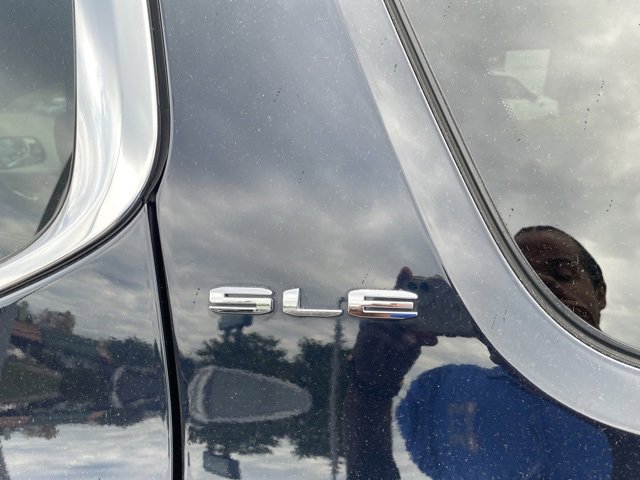 Used 2022 GMC Acadia SLE w/ Driver Convenience Package image 9