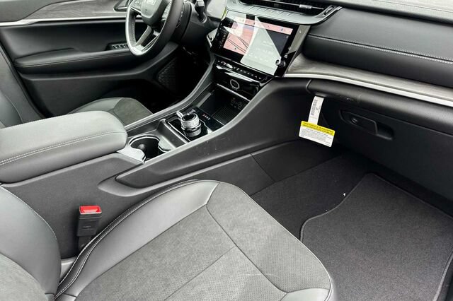 New 2026 Jeep Grand Cherokee Altitude AWD/4WD image 13