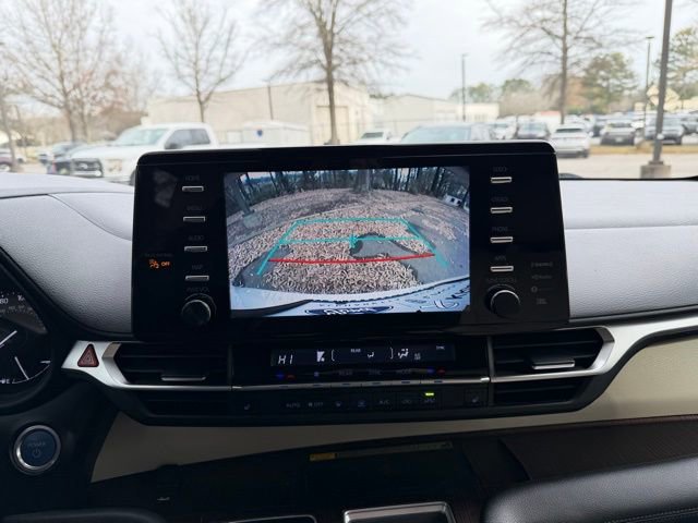 Used 2021 Toyota Sienna XLE image 10