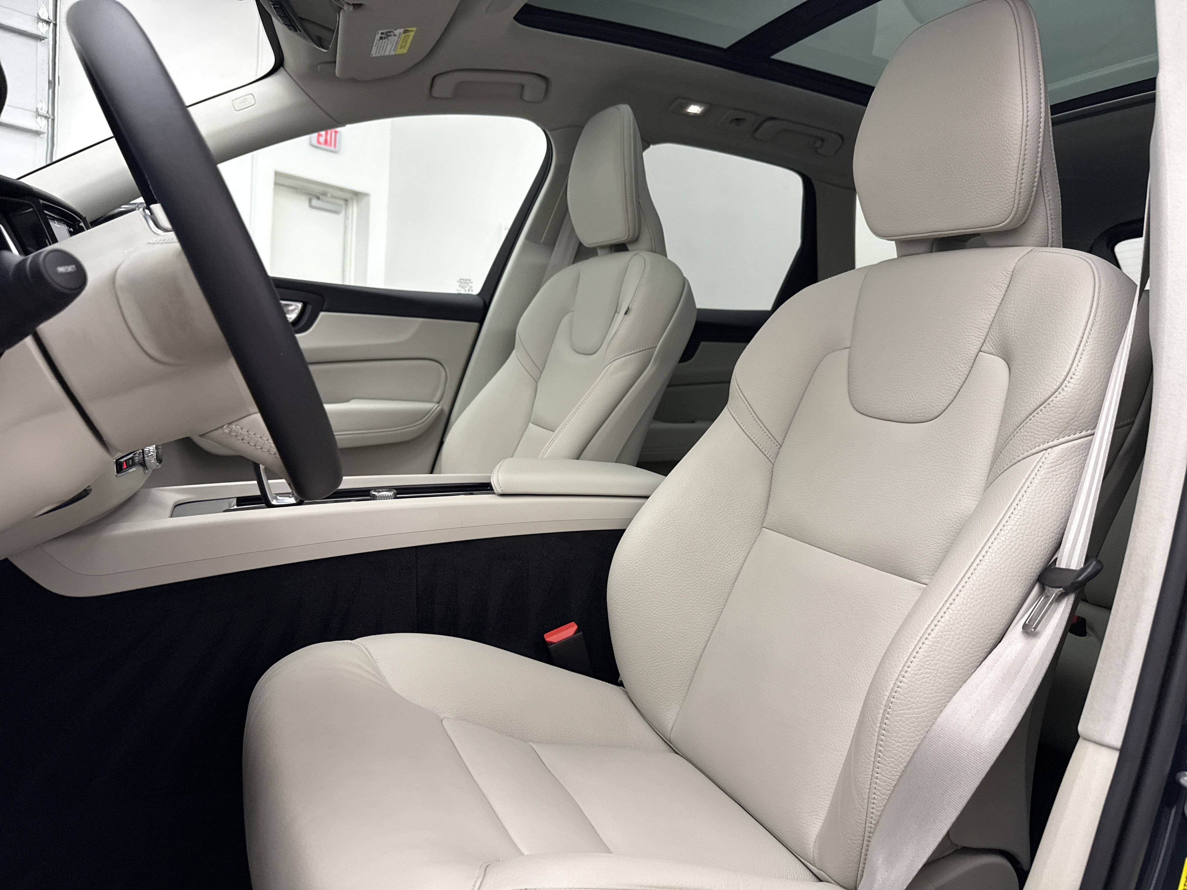 Used 2024 Volvo XC60 B5 Plus w/ Protection Package Premier AWD/4WD image 13