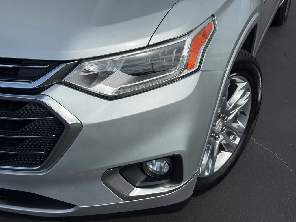 Used 2019 Chevrolet Traverse Premier w/ Driver Confidence II Package FWD image 2