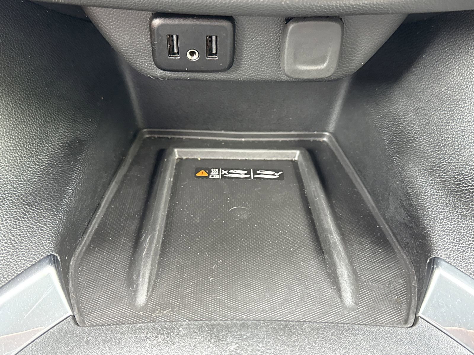 Used 2023 Chevrolet Traverse LT FWD image 27