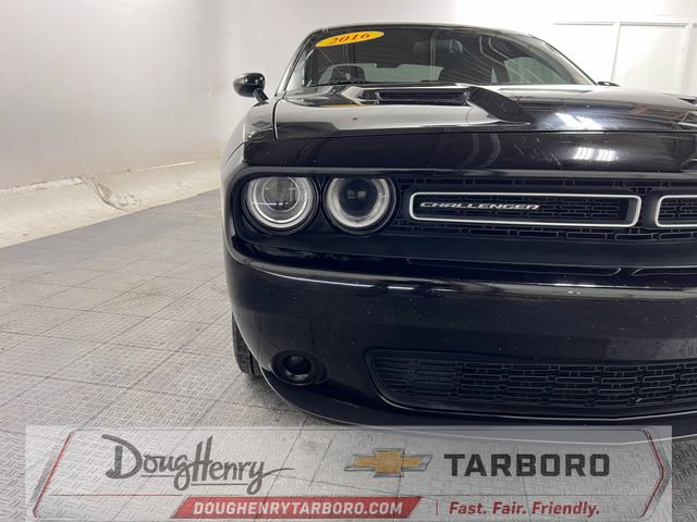 Used 2016 Dodge Challenger SXT RWD image 11