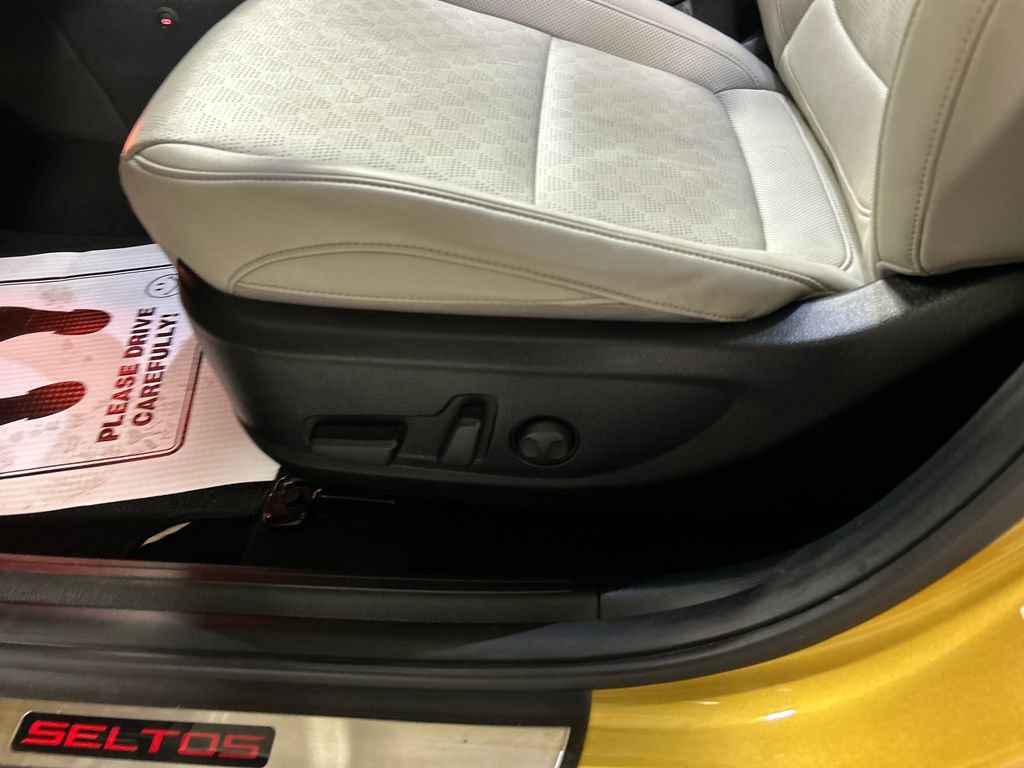 Used 2023 Kia Seltos SX w/ SX Sunroof Package image 11