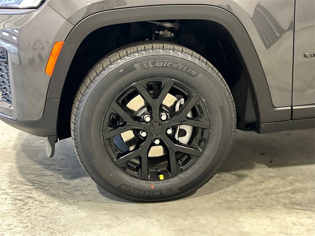 New 2026 Jeep Grand Cherokee Laredo image 11