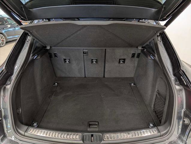 Used 2024 Porsche Macan AWD/4WD image 16