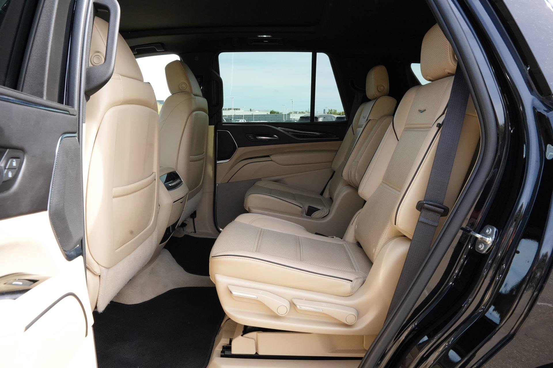 Used 2023 Cadillac Escalade Premium Luxury image 20