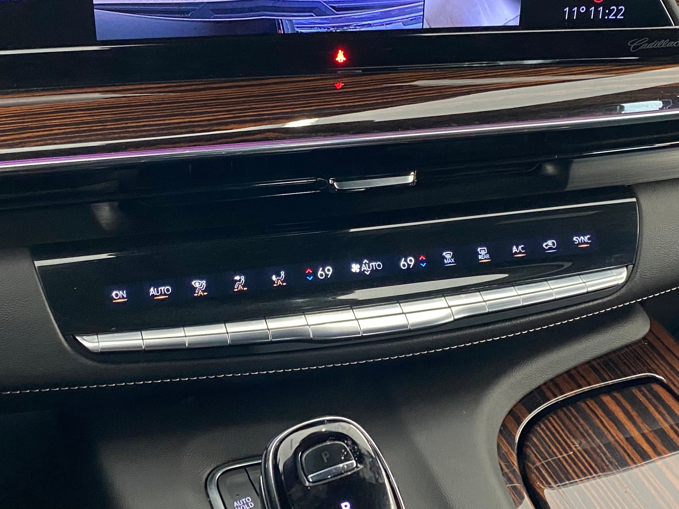 Used 2022 Cadillac Escalade Luxury image 19