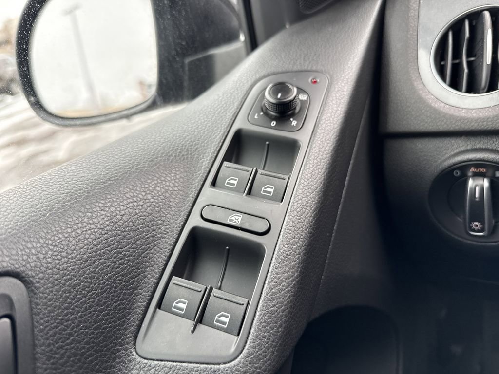 Used 2017 Volkswagen Tiguan S image 25