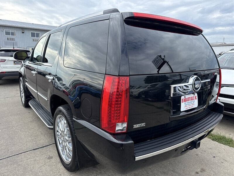 Used 2011 Cadillac Escalade AWD w/ Touring Package image 5