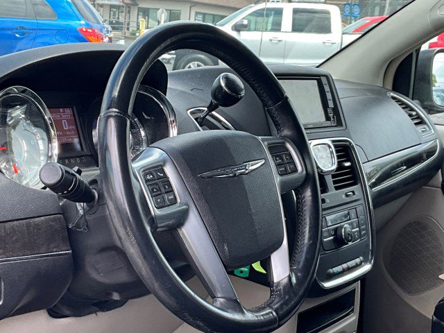 Used 2013 Chrysler Town & Country Touring-L FWD image 2
