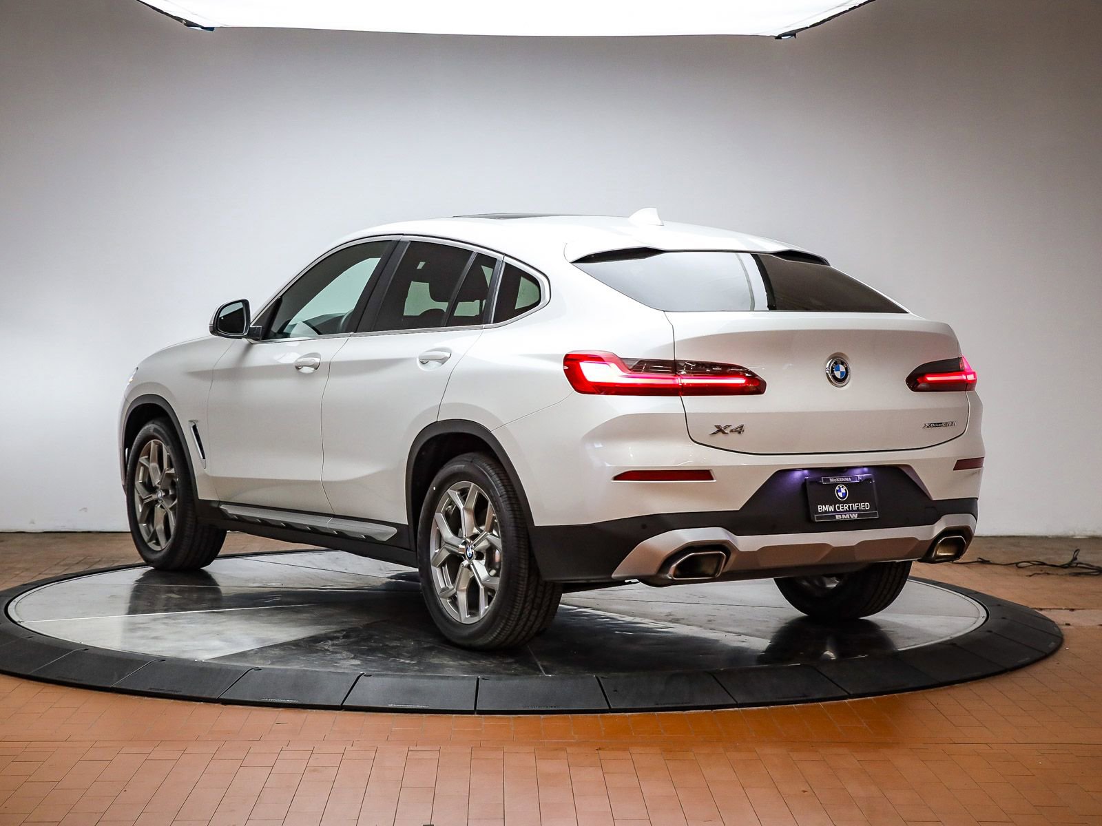 Certified 2023 BMW X4 xDrive30i w/ Premium Package image 2