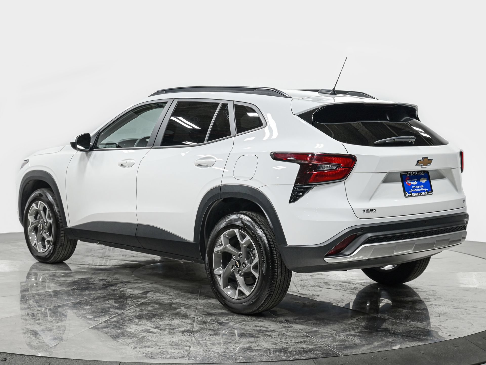 Used 2024 Chevrolet Trax LT FWD image 4