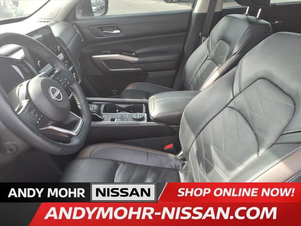 Used 2024 Nissan Pathfinder Platinum image 14