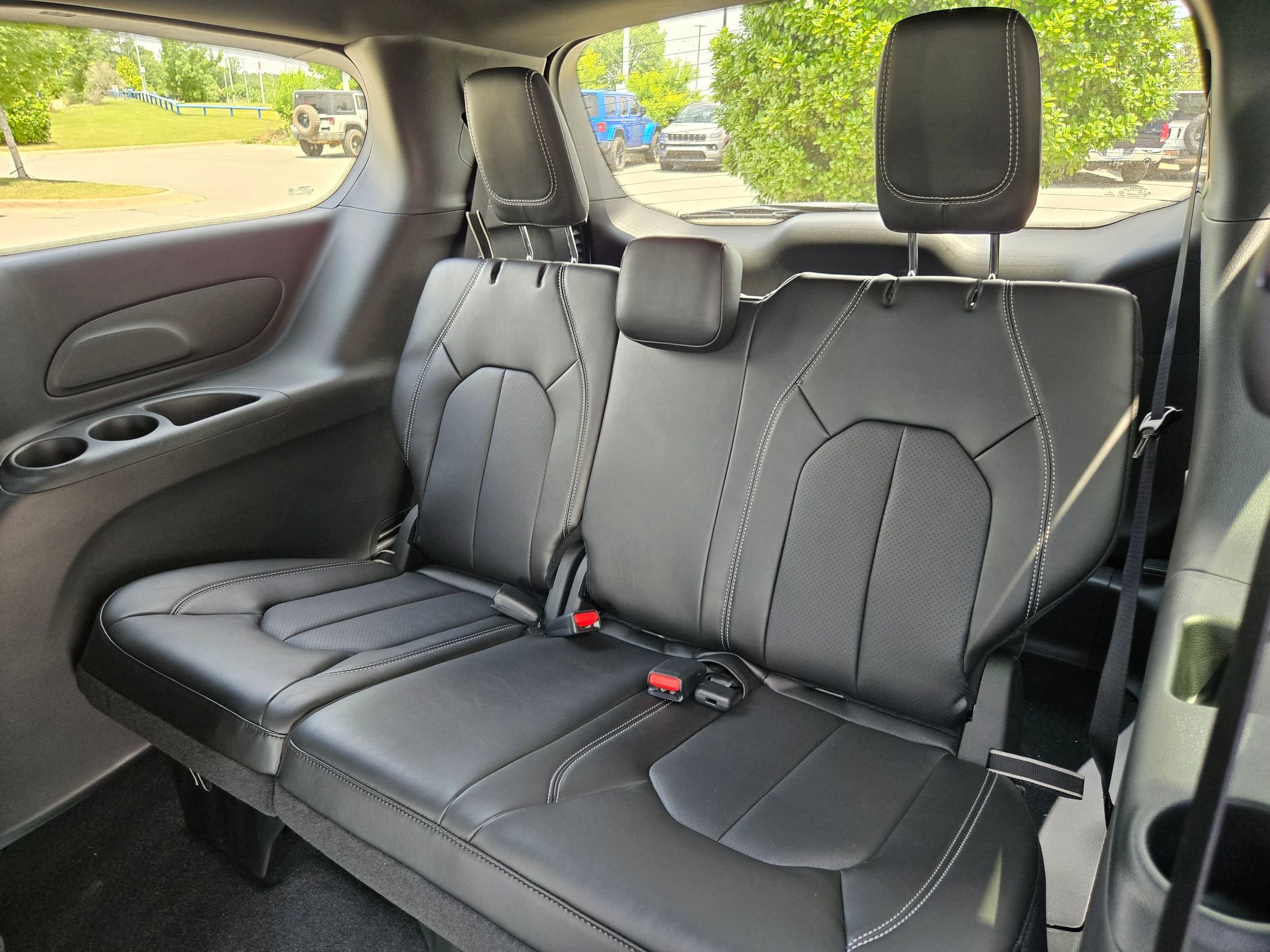 New 2027 Chrysler Pacifica Select FWD image 36