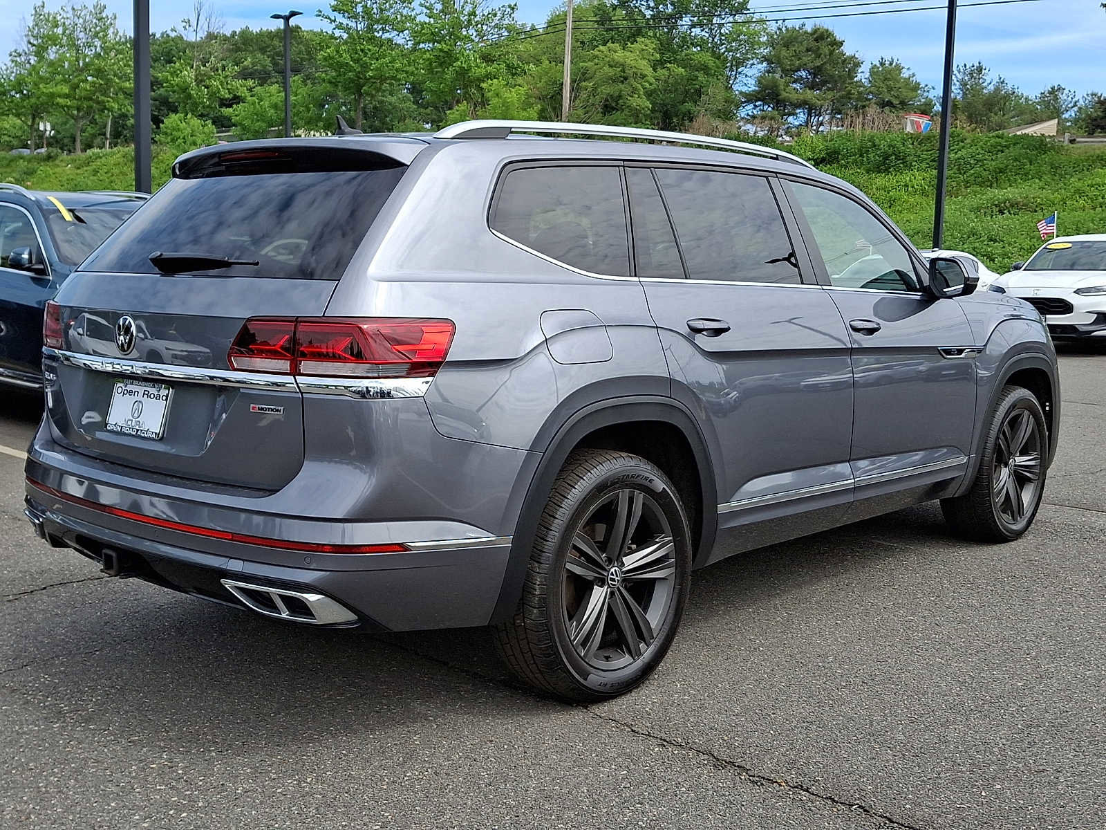 Used 2022 Volkswagen Atlas SEL R-Line AWD/4WD image 6