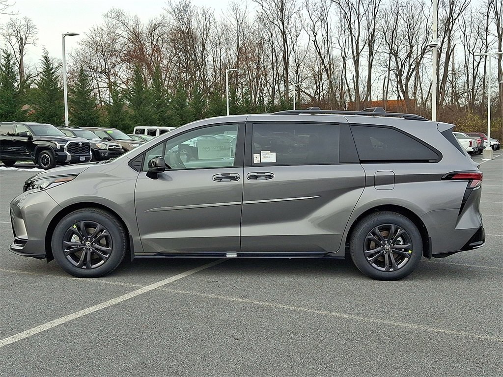 New 2026 Toyota Sienna XSE image 8