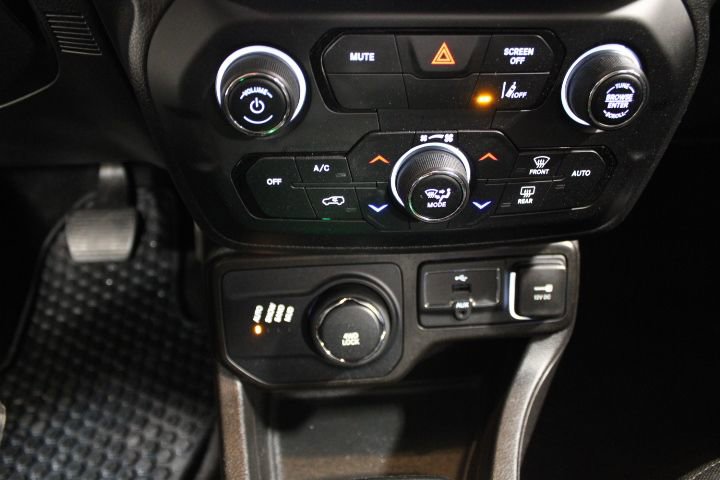Used 2023 Jeep Renegade Latitude image 27