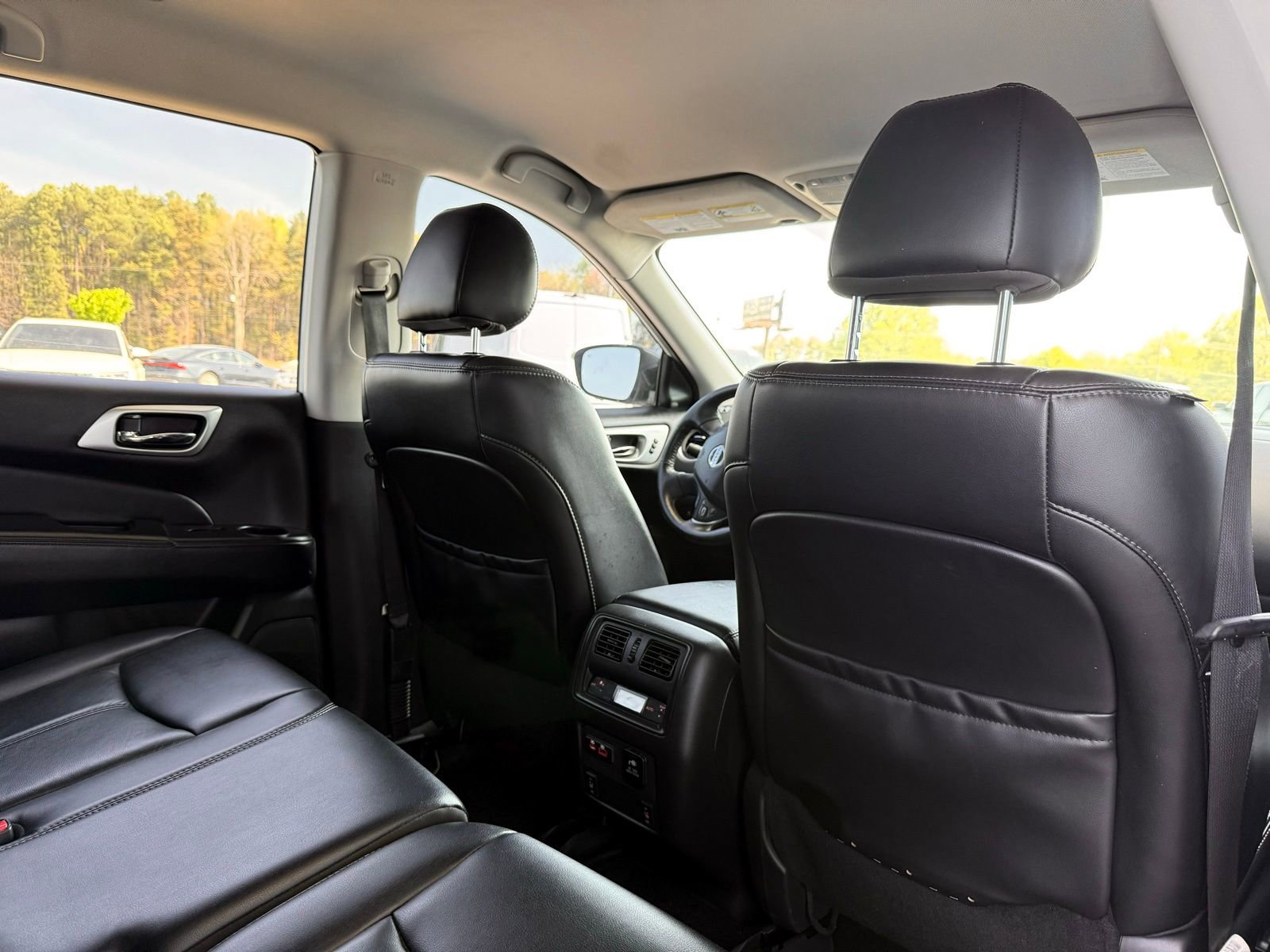 Used 2019 Nissan Pathfinder SL image 26