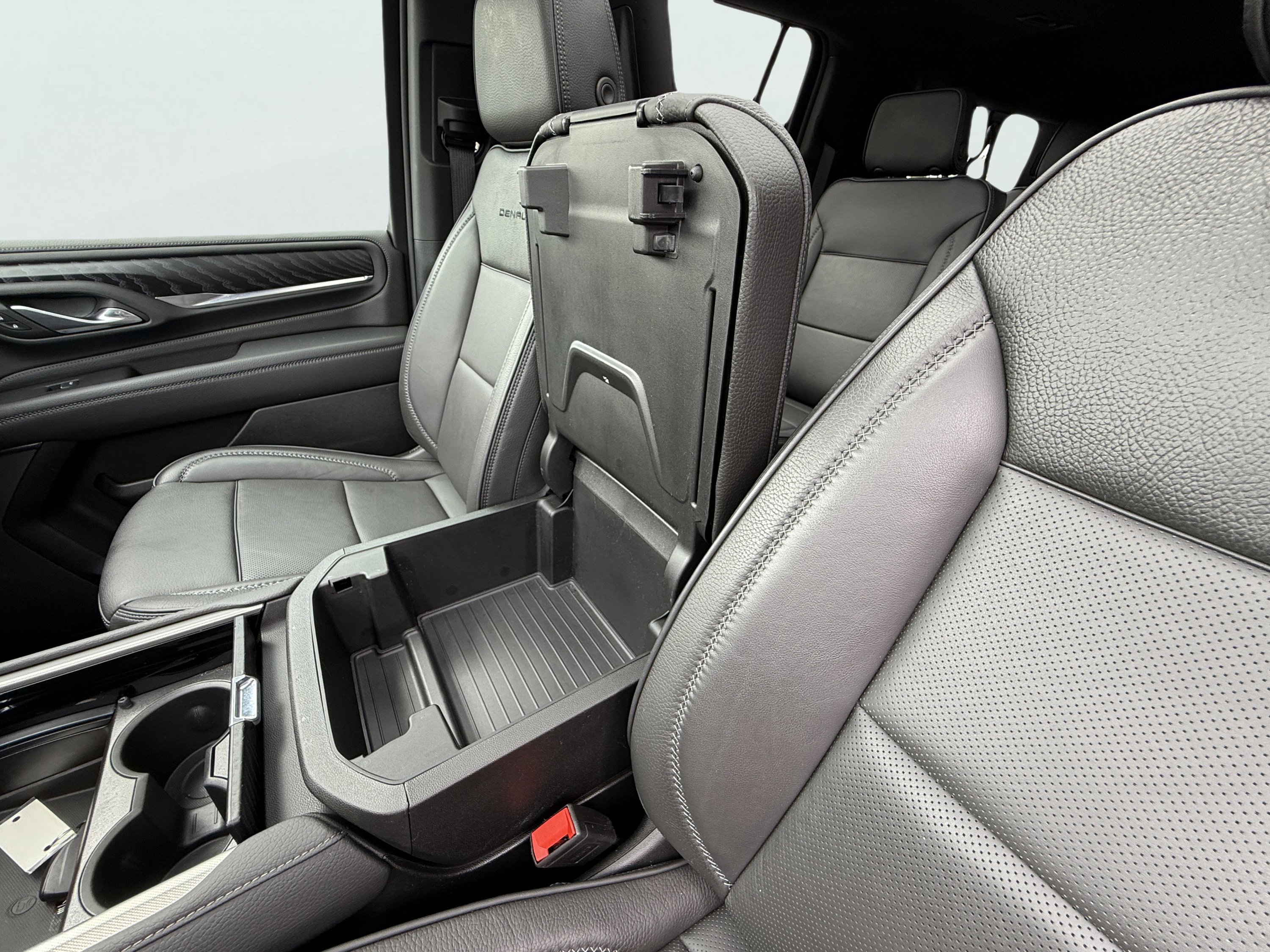 Used 2024 GMC Yukon XL Denali w/ Advanced Technology Package image 39