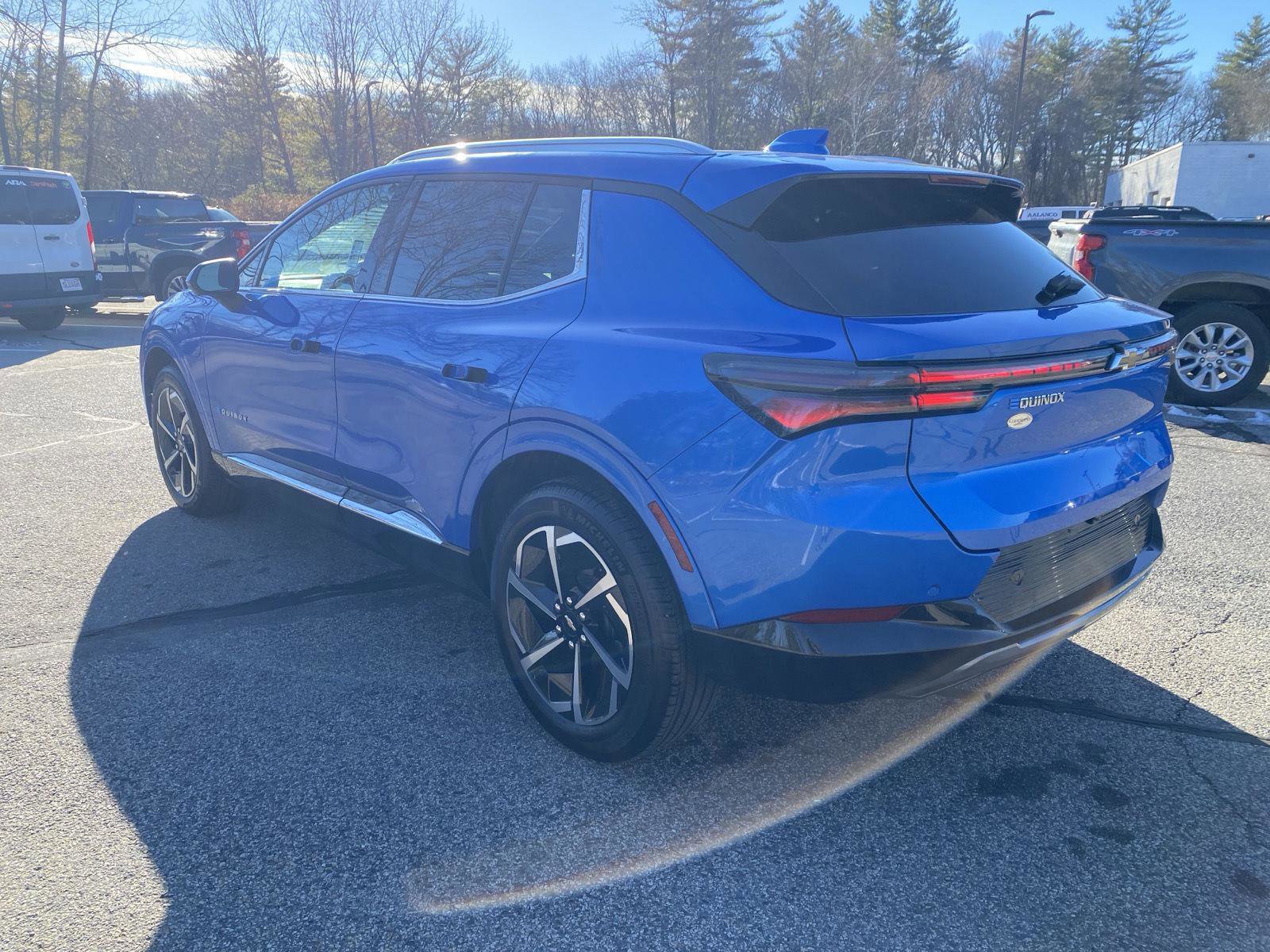 Used 2025 Chevrolet Equinox EV LT w/ Convenience Package image 7