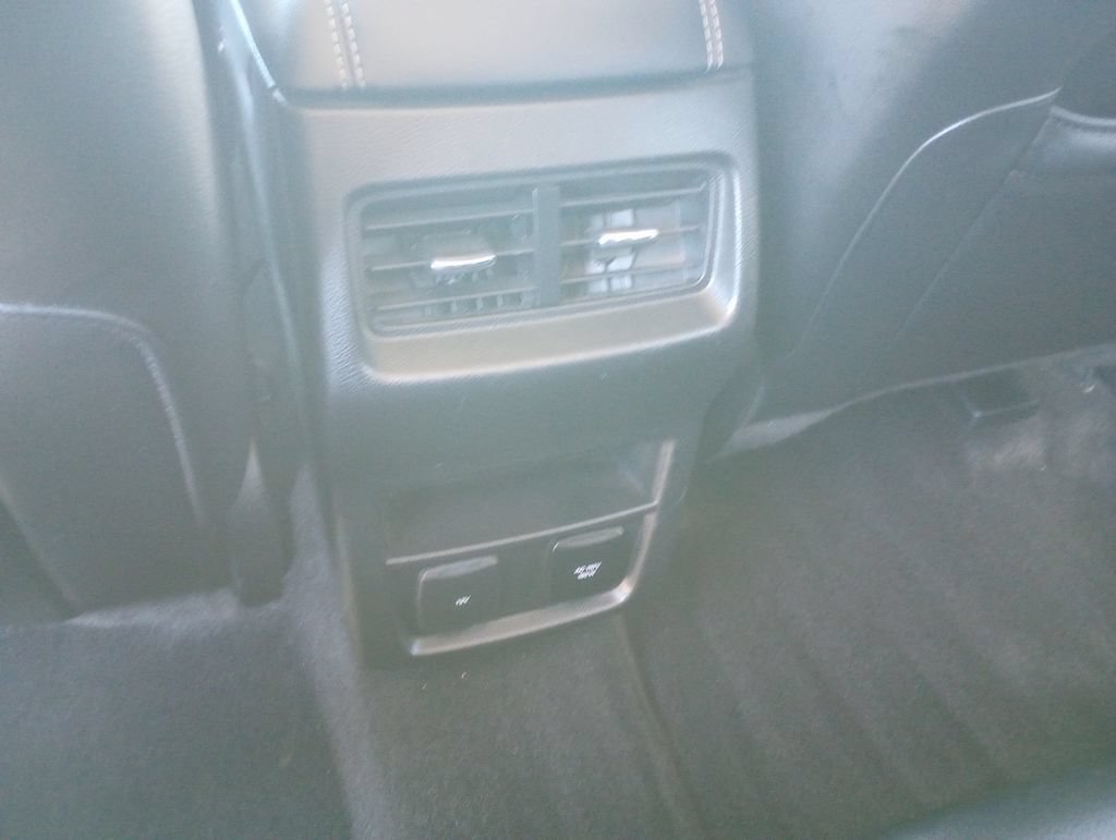 Used 2020 Ford Edge Titanium FWD image 18