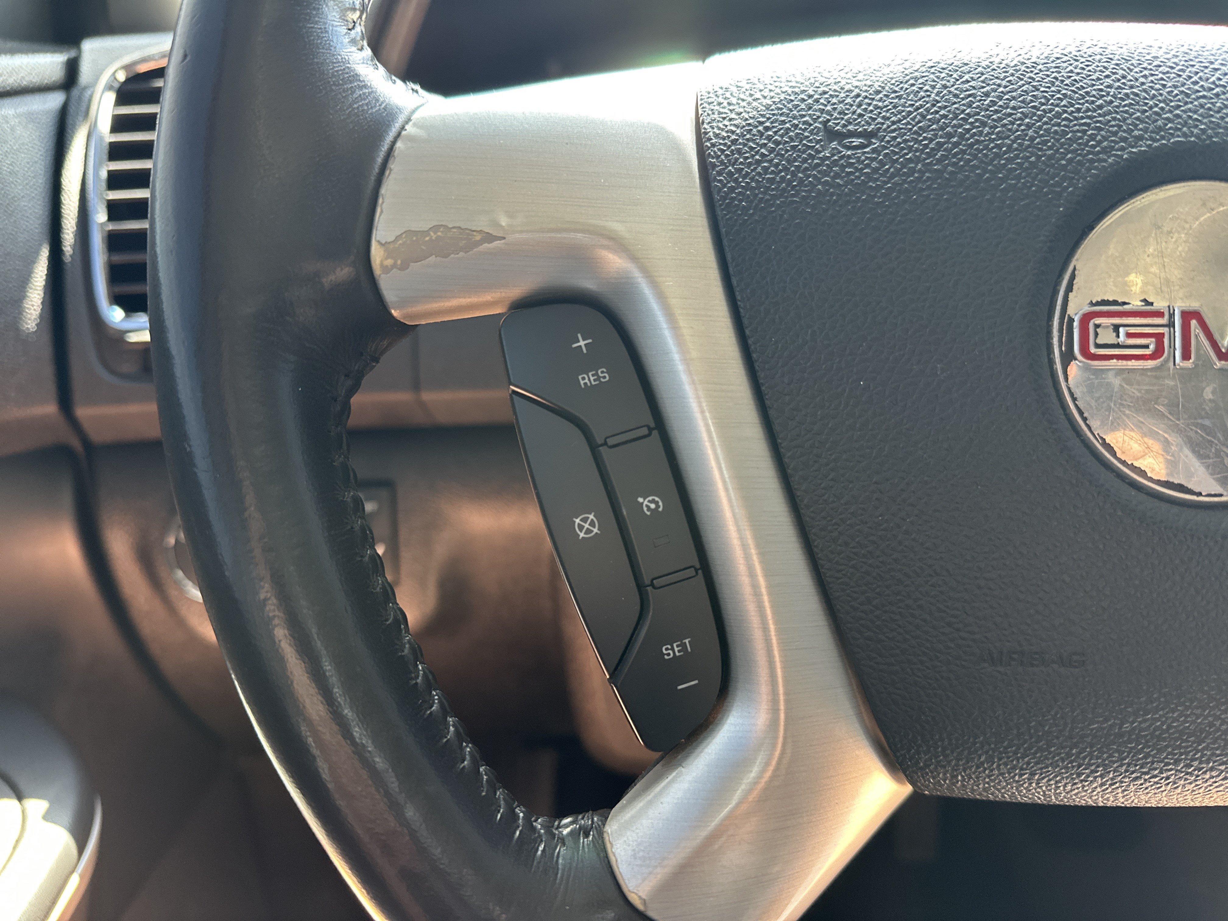 Used 2011 GMC Acadia SLT FWD image 18