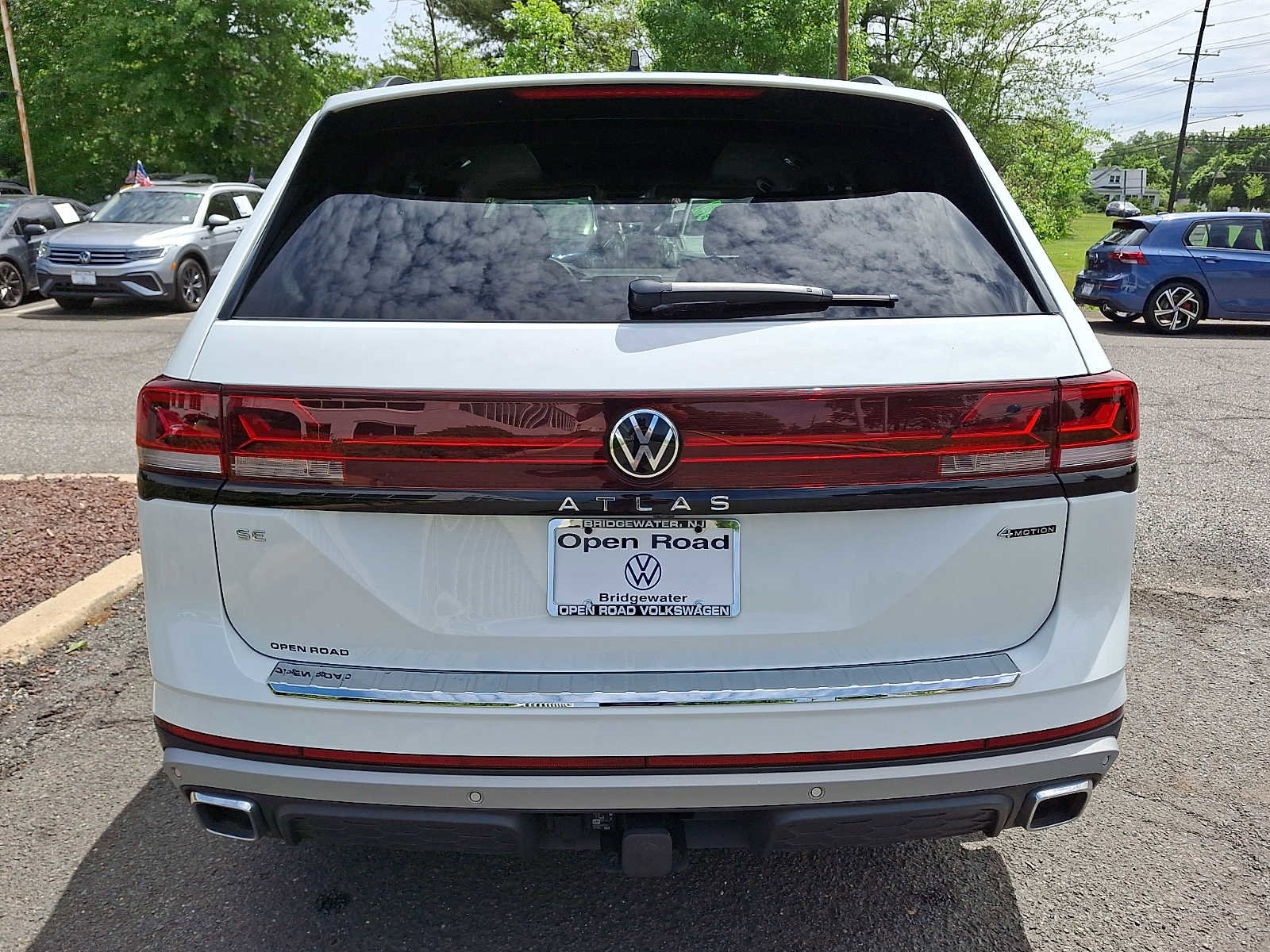 Used 2025 Volkswagen Atlas Peak Edition SE AWD/4WD image 5