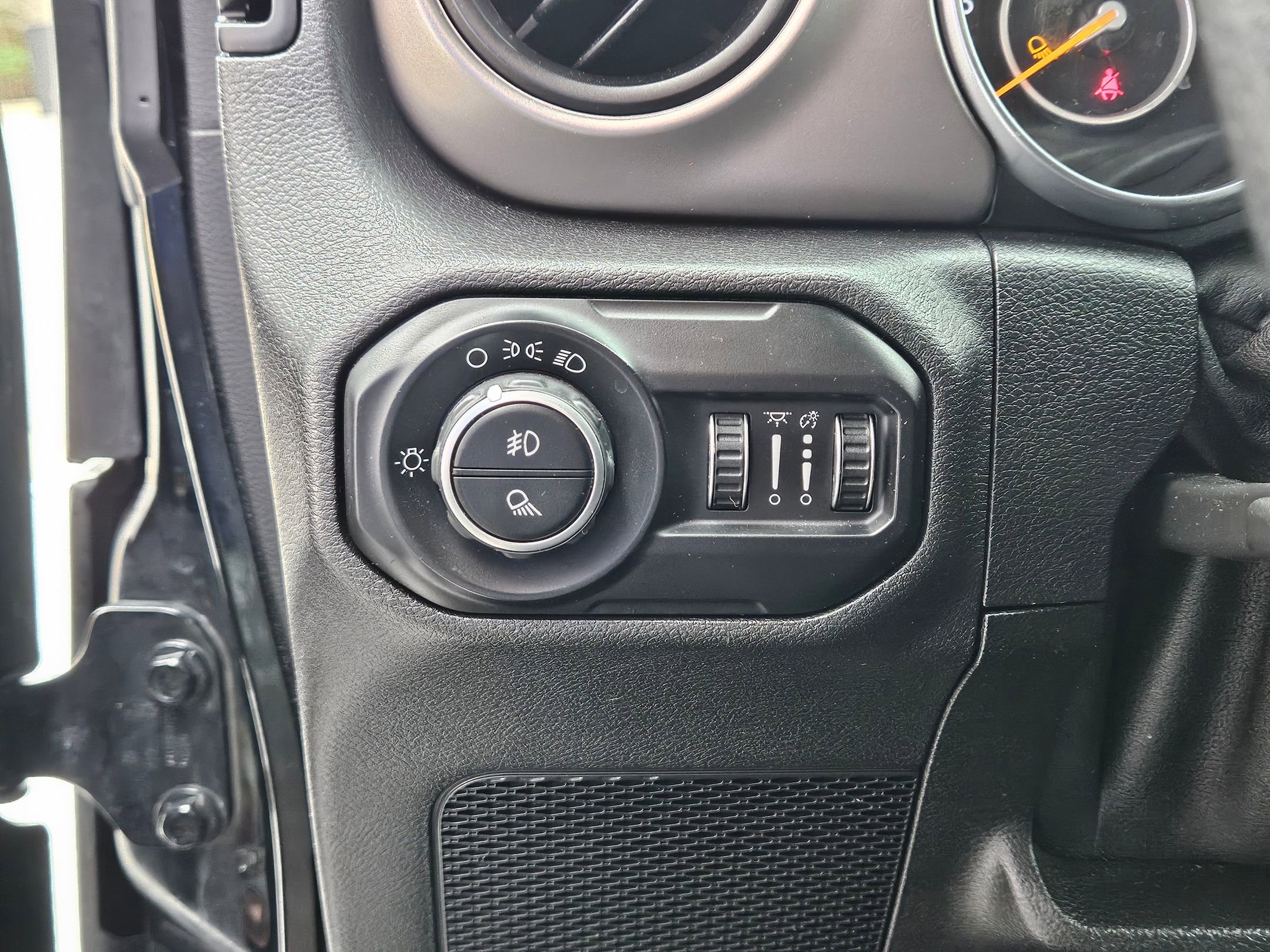Used 2021 Jeep Gladiator Sport image 20