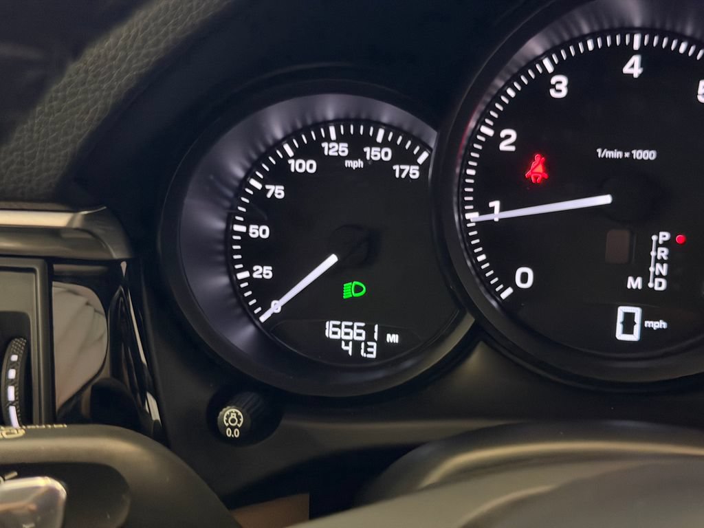 Certified 2023 Porsche Macan AWD/4WD image 21