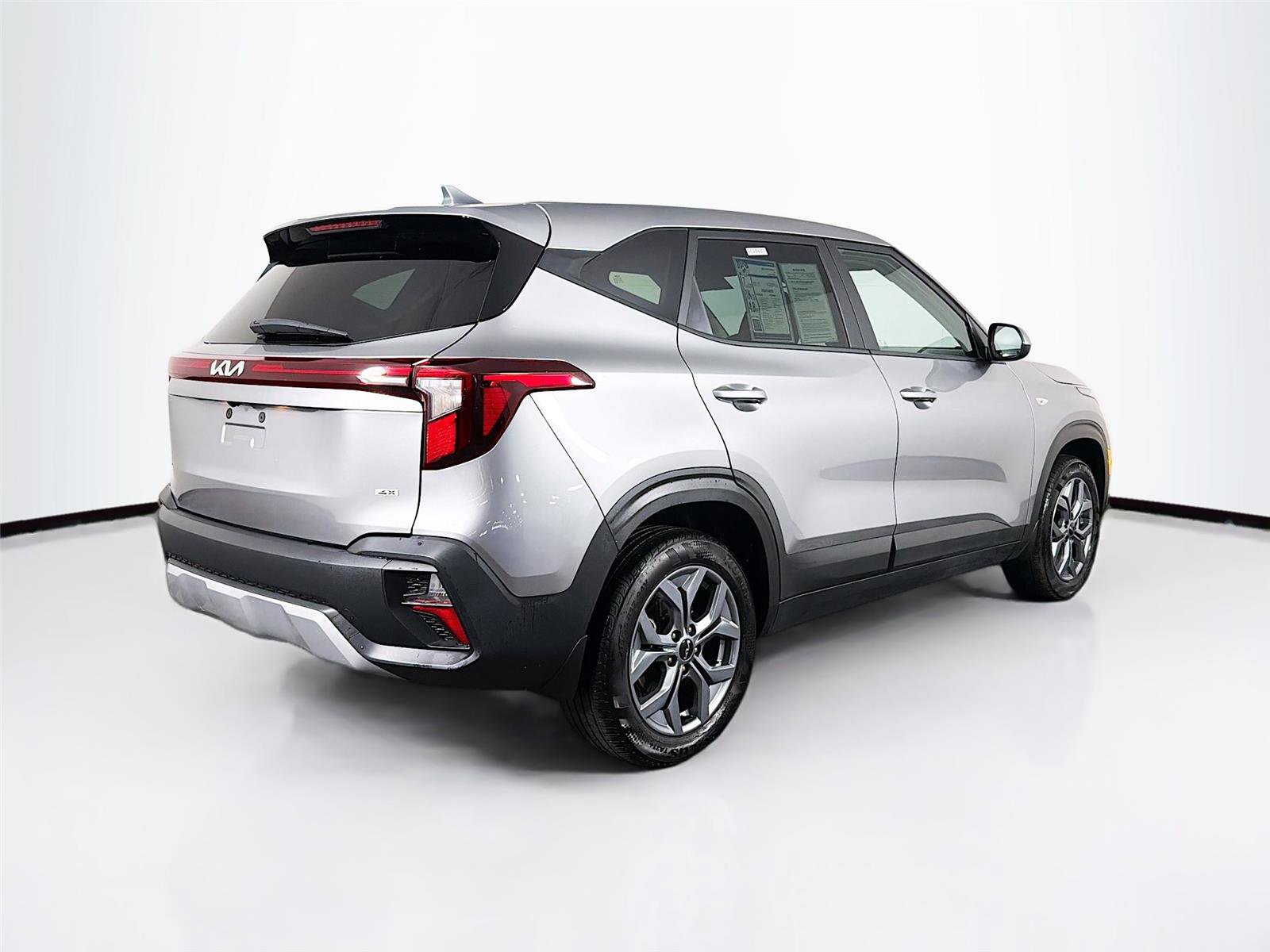 Used 2025 Kia Seltos LX image 7